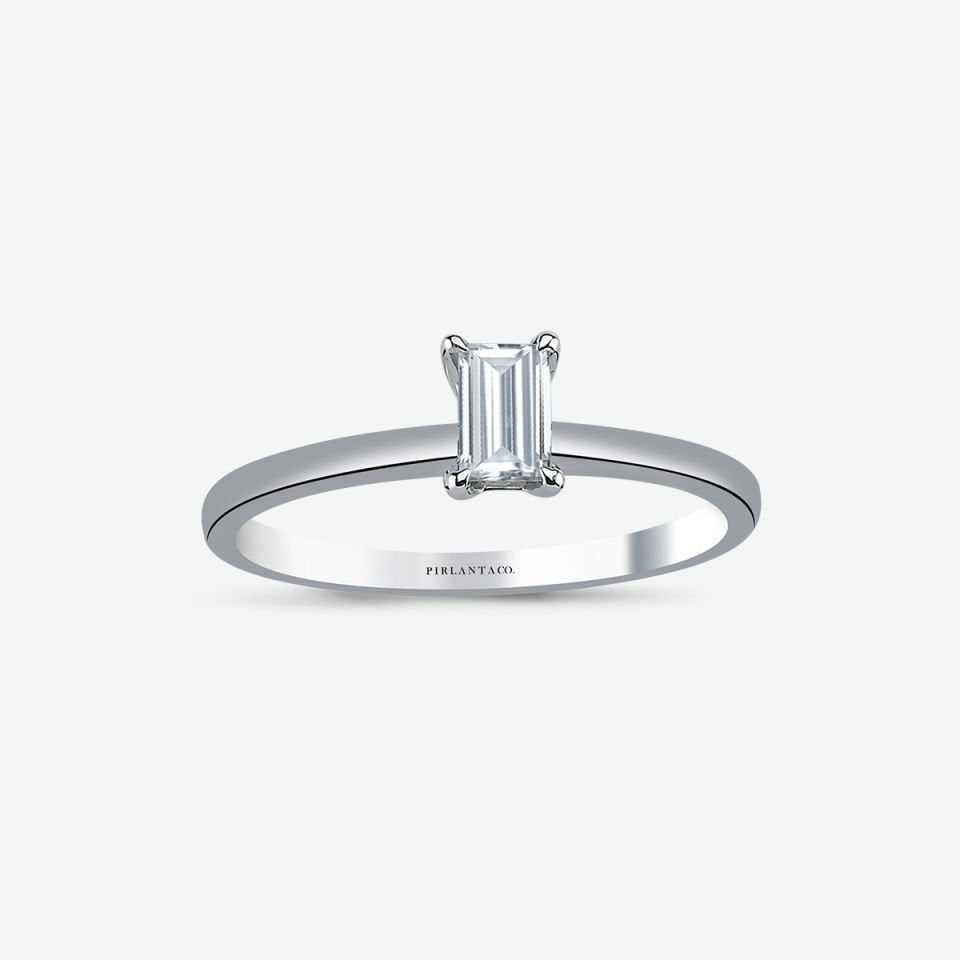 0,37 KARAT RENK EMERALD KESİM PIRLANTA TEKTAŞ YÜZÜK