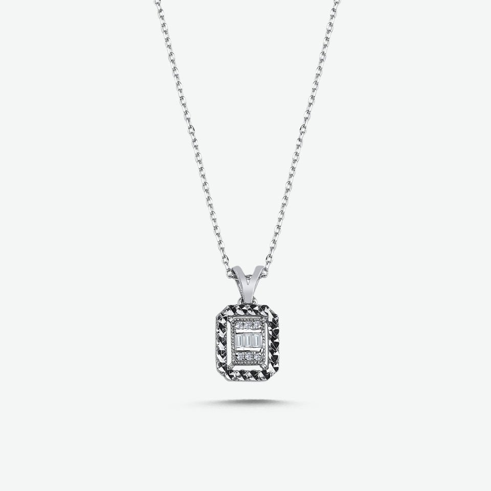 0.07 KARAT PIRLANTA EFEKTLİ BAGET KOLYE